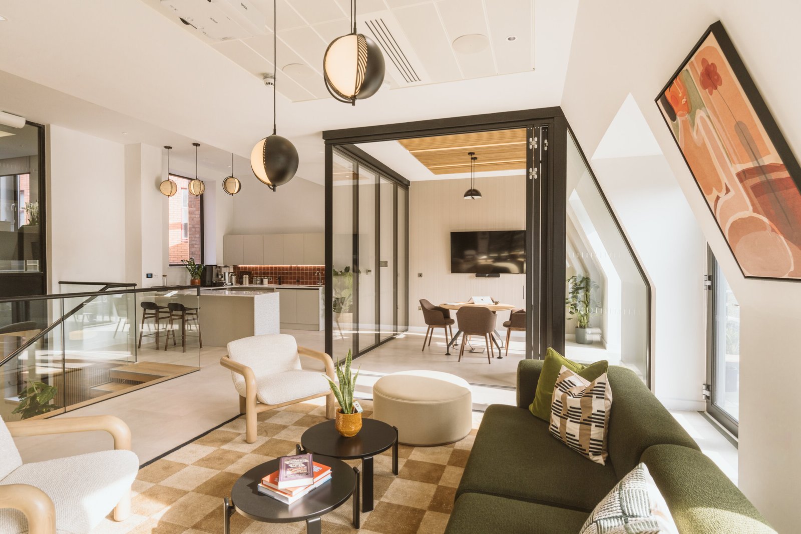 0ee6e2e1-4df8-41a5-bd93-9e4755494877