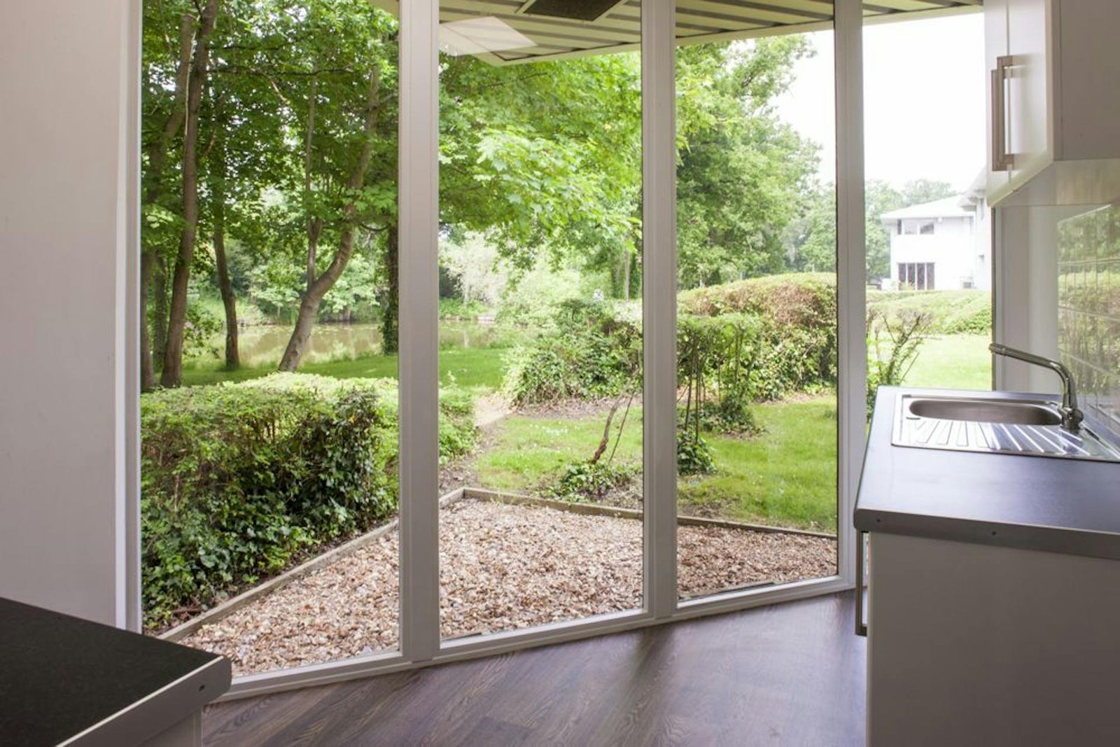 403d84b9-59f5-4555-b9ac-5bac4baf1875