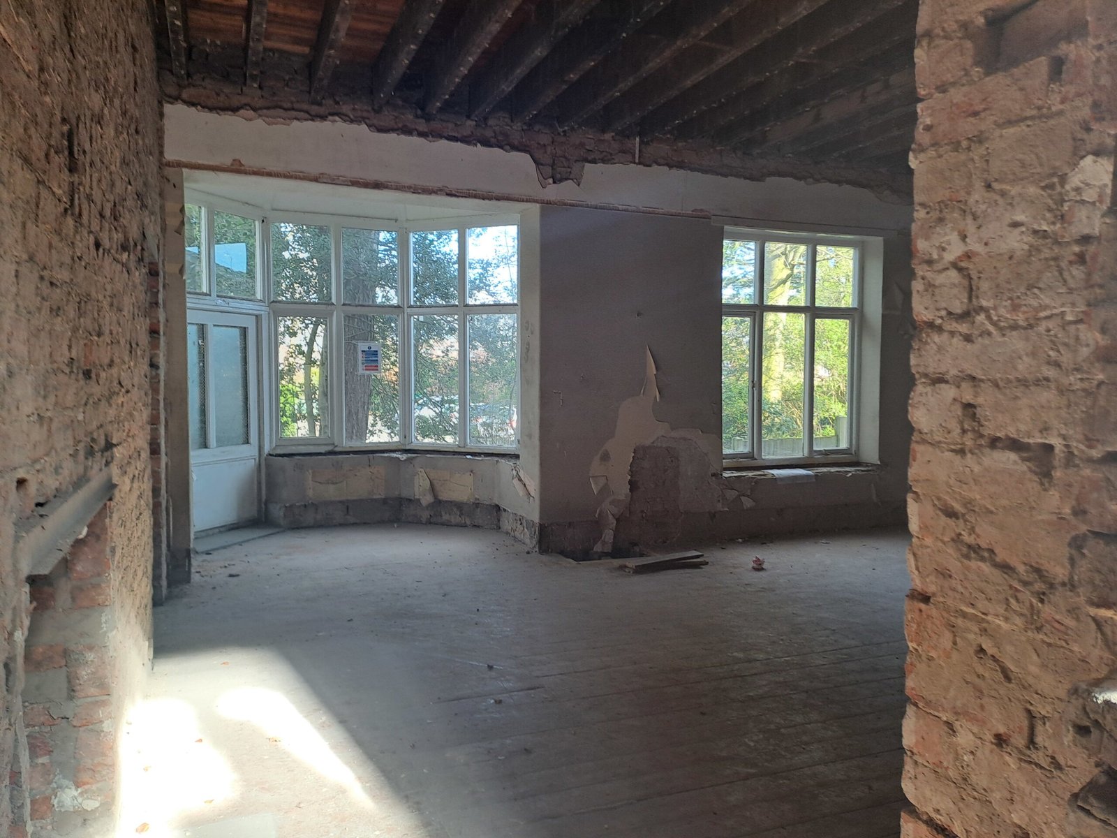 6df96bd3-6b33-405e-933f-a508cc23172d