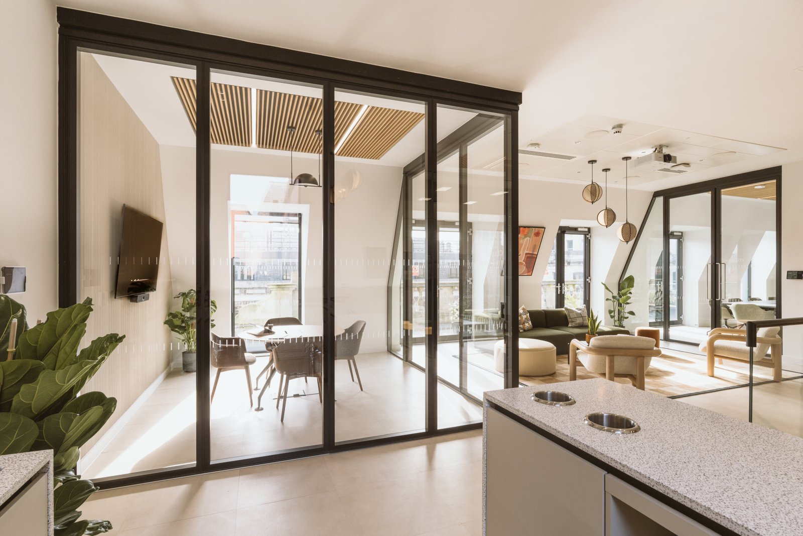 fc9b18ba-5ba5-41eb-b486-311ec04f24fa