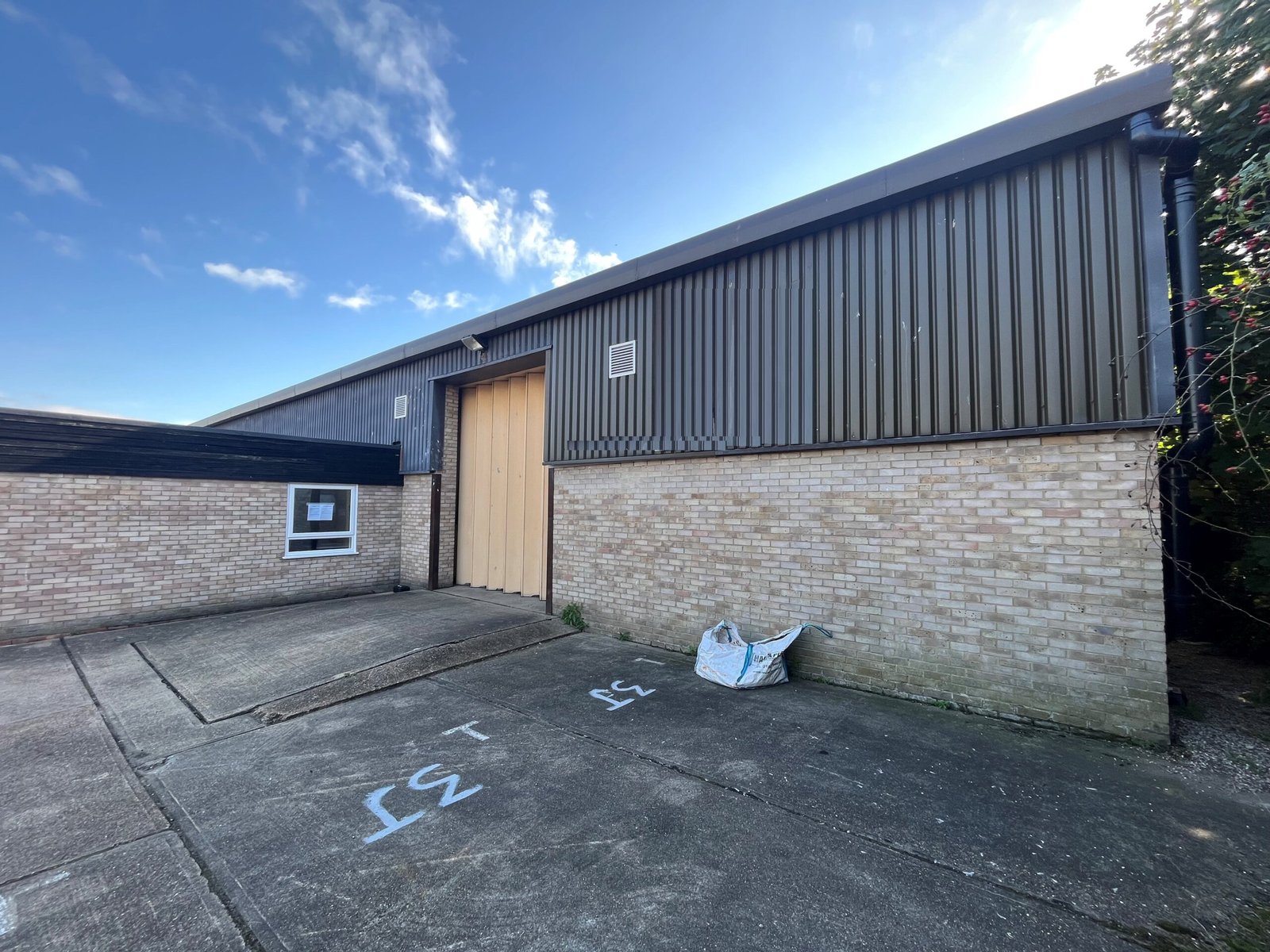 843caf97-209b-4fbd-80c2-4b97361a2c75