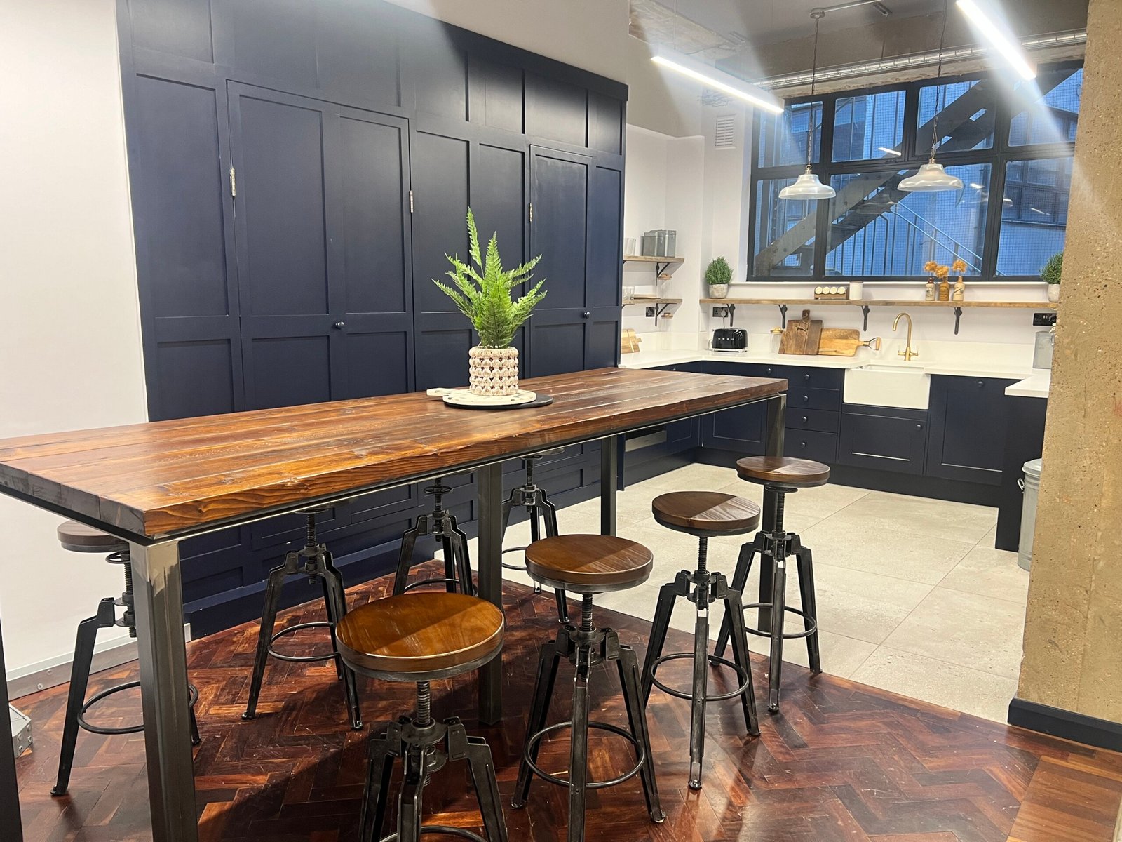 cdf6e962-5e52-4143-a8b4-fc5d106aa5bf